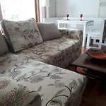 Sunny And Bright Apt Near St Peter Square