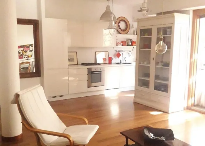 Sunny And Bright Apt Near St Peter Square