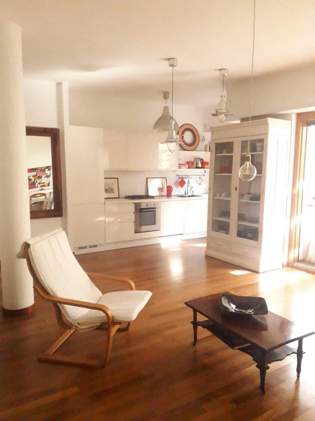 Sunny And Bright Near St Peter Square Apartment *